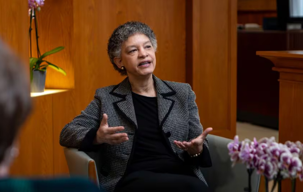 Κόλινς (Fed) για επιτόκια: Θα διατηρηθούν σε υψηλά επίπεδα