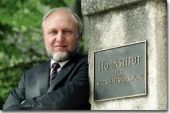 «Η Ελλάδα πρέπει σύντομα να αναδιαρθρώσει το χρέος της»