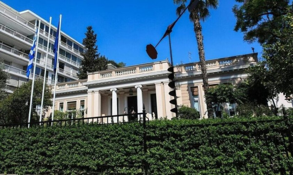 Κυβερνητικές πηγές για κατηγορητήριο Καραμανλή: Επικοινωνιακό πυροτέχνημα του ΣΥΡΙΖΑ