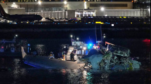 ΗΠΑ: Αεροπλάνο συγκρούστηκε με στρατιωτικό ελικόπτερο– Δεκάδες νεκροί