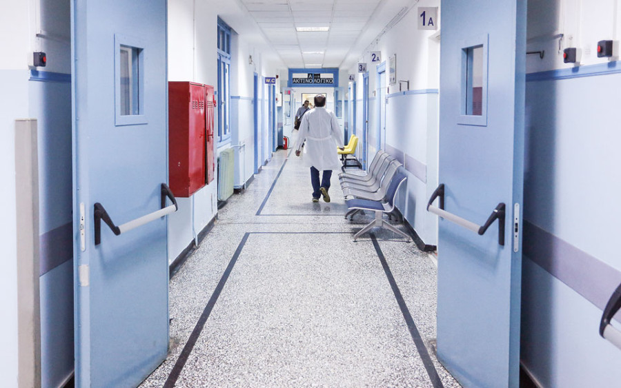 Κορονοϊός: Επαναφορά αυστηρών μέτρων προστασίας σε δυο νοσοκομεία