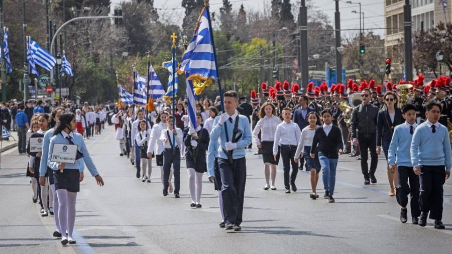 Προς ματαίωση των σχολικών παρελάσεων. Τι γίνεται με την στρατιωτική;