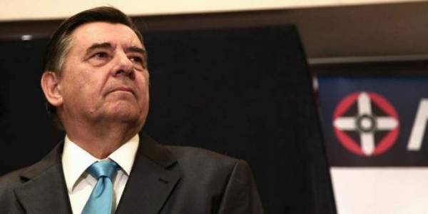 Αποχωρεί από την ηγεσία του ΛΑΟΣ ο Καρατζαφέρης