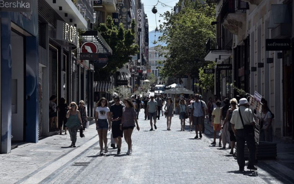 Ανοικτά τα καταστήματα την πρώτη Κυριακή των εκπτώσεων
