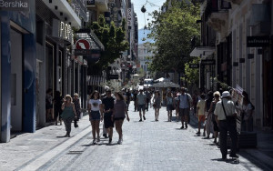 Ανοικτά τα καταστήματα την πρώτη Κυριακή των εκπτώσεων