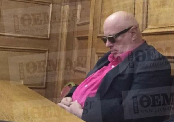 Εγειρε και αποκοιμήθηκε μέσα στη Βουλή!