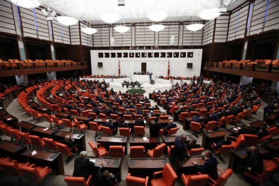 Άγριο ξύλο στην τουρκική Βουλή (Video)