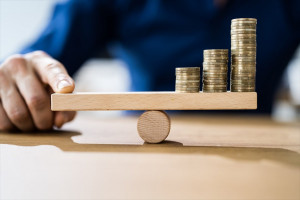 Το ράλι ακρίβειας φέρνει νέα μέτρα 500 εκατομμυρίων ευρώ