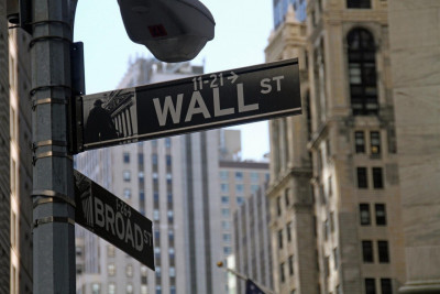 Απώλειες στη Wall Street- Ο Nasdaq υποχώρησε περισσότερο από 1%