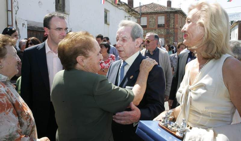 Ο ιδρυτής της Corona έκανε όλους τους συγχωριανούς του εκατομμυριούχους!