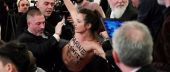 Έφοδος γυμνόστηθης Femen σε ομιλία της Λεπέν (video)