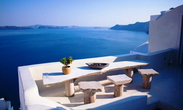 «Γεμάτα» τα Airbnb το τριήμερο του Αγ. Πνεύματος-Τιμές ανά περιοχή