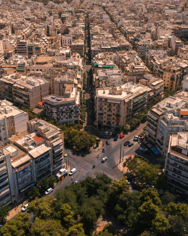 Κίνηση στους δρόμους: Η αλλαγή 12 λεπτών στα σχολεία που μειώνει το κυκλοφοριακό έως 17%