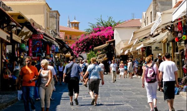 ΤτΕ: Λιγότερα έσοδα από τον τουρισμό στο εννεάμηνο 2016