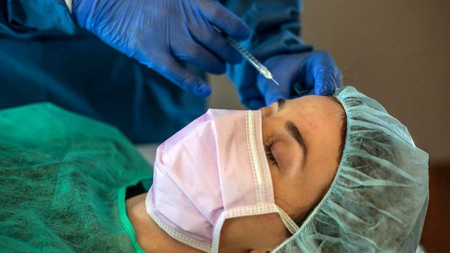 «Άνθηση» πλαστικών επεμβάσεων λόγω... τηλεργασίας και μέσων κοινωνικής δικτύωσης