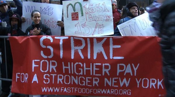 On strike οι εργαζόμενοι στα αμερικανικά fast- food, ζητώντας αυξήσεις
