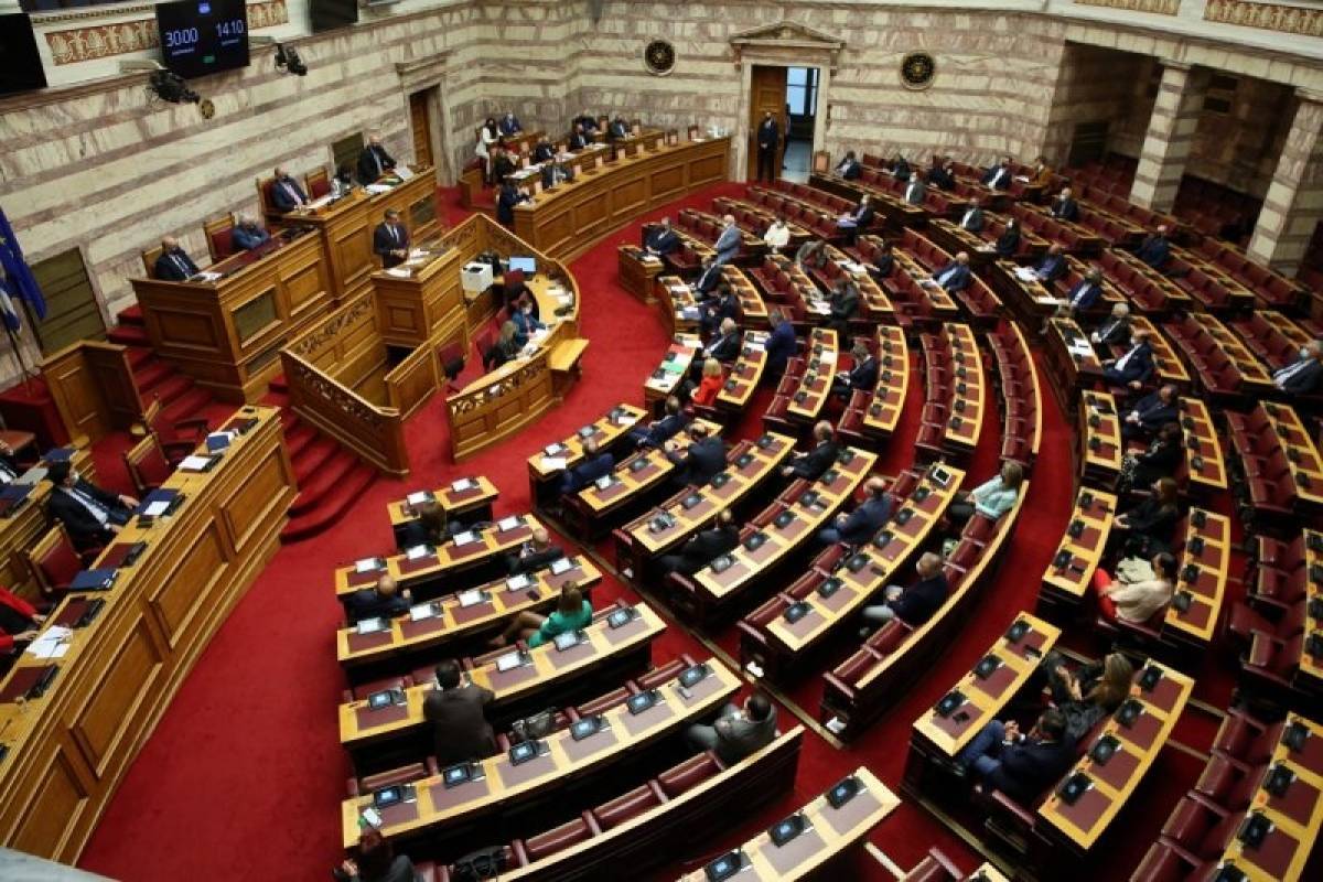 Υπερψηφίστηκε το νομοσχέδιο για τις προσλήψεις στο Δημόσιο