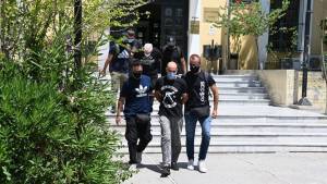 Ηλιούπολη: Στη φυλακή ο αστυνομικός και ο πατέρας της 19χρονης