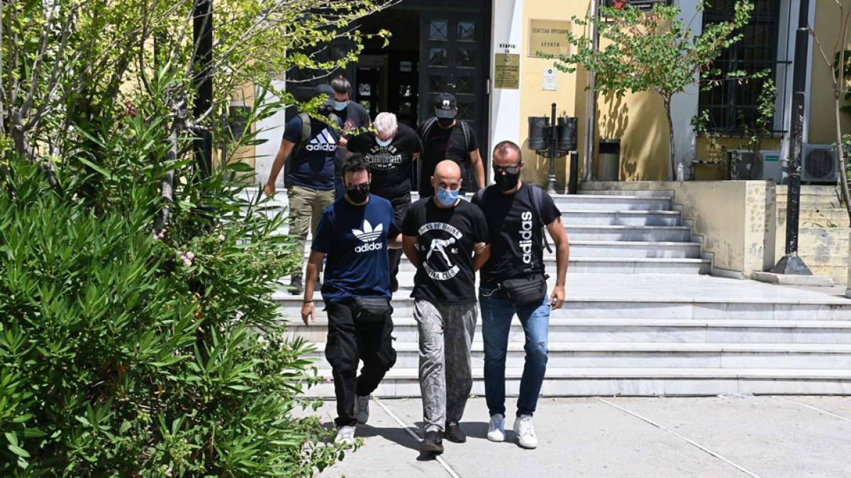 Ηλιούπολη: Στη φυλακή ο αστυνομικός και ο πατέρας της 19χρονης