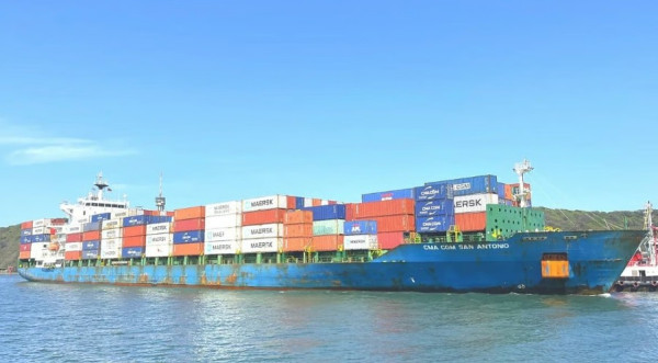 Επίθεση σε πλοίο της CMA CGM στα Στενά του Ορμούζ