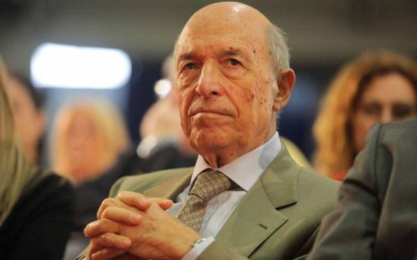 Το χοντραίνουν με άνοιγμα λογαριασμών του Σημίτη - Τι απαντά ο ίδιος