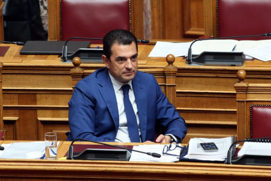 Σκρέκας: Πρόταση διευκόλυνσης της ΡΑΕ για τα υπερέσοδα των παρόχων