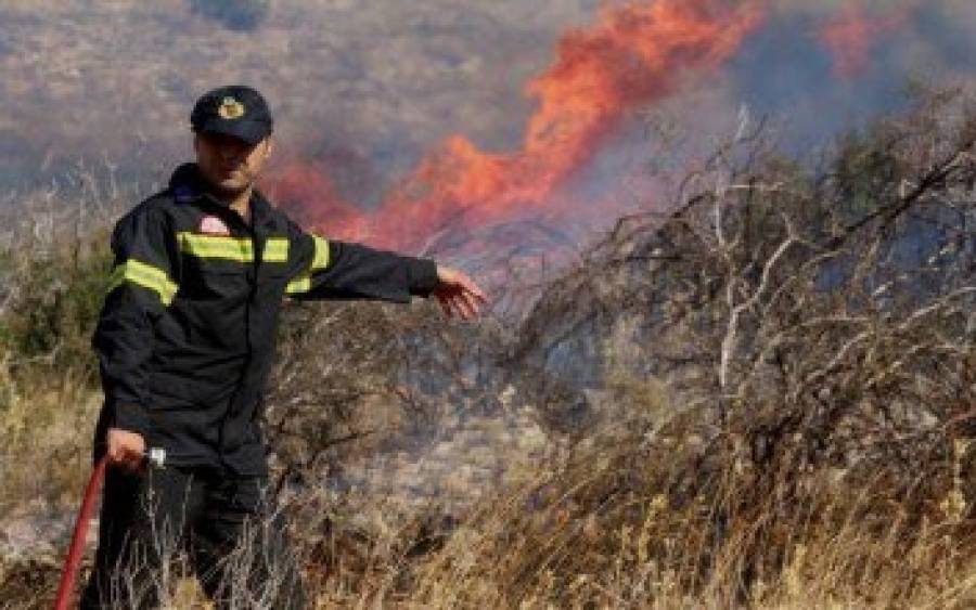 Πυρκαγιές σε Κάλαμο και Αγίους Αποστόλους Αττικής