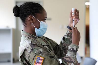 ΗΠΑ: Υποχρεωτικός εμβολιασμός στον στρατό μετά τις ανακοινώσεις του FDA
