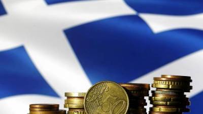 Bloomberg: Τα χρέη «πνίγουν» πολλούς Έλληνες