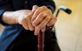 Ο δρόμος για τη σύνταξη περνά από ακόμα πιο πολλά χρόνια εργασίας, λένε 8 στους 10 Έλληνες