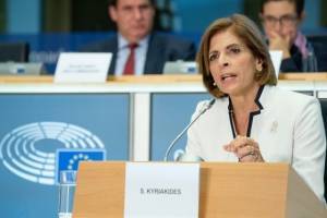 Κομισιόν: Με..δέκα λέξεις εξέφρασε την εμπιστοσύνη της στην Επίτροπο Κυριακίδη!