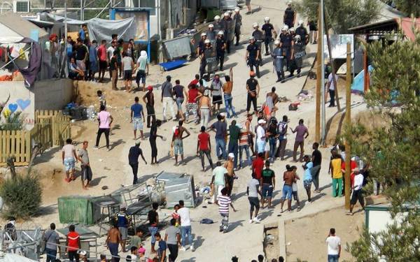 BBC: Στη Μόρια παιδιά 10 ετών προσπαθούν να αυτοκτονήσουν