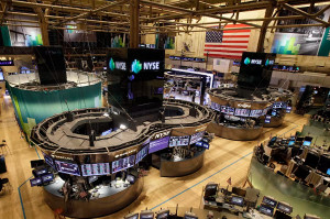 Σημάδια αντίδρασης στη Wall Street εν αναμονή κρίσιμων ανακοινώσεων