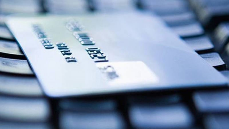 Αυξάνεται ο όγκος των ηλεκτρονικών συναλλαγών, «πέφτει» η μέση αξία