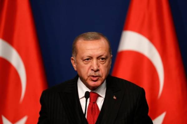 Spiegel: Ο Ερντογάν διακινδυνεύει έναν πόλεμο με την Ελλάδα