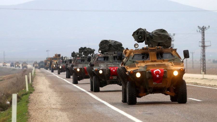 Ξεκινούν οι κοινές χερσαίες περιπολίες Τουρκίας και ΗΠΑ στη Συρία
