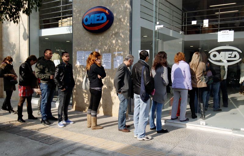 Τ.τ.Ε.: Η ύφεση θα ανακοπεί αν οι δανειστές συνεχίσουν να μας... πληρώνουν