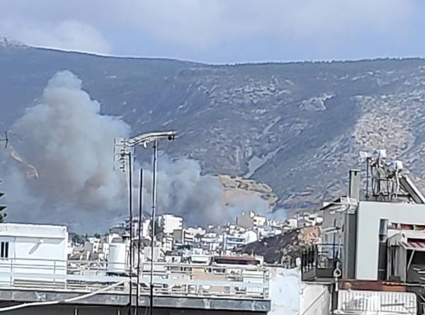 Φωτιά στον Βύρωνα: Ενισχυμένες οι πυροσβεστικές δυνάμεις-Στο σημείο ο Χαρδαλιάς