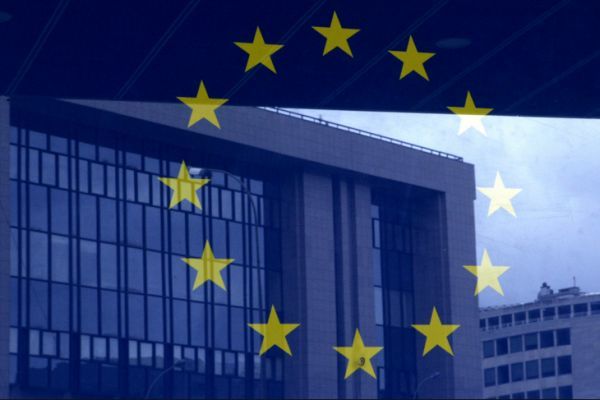 «Καμπανάκι» Βρυξελλών στις ευρωπαϊκές τράπεζες για τα ρωσικά κρατικά ομόλογα