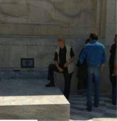 Τεχνικοί ΔΕΗ: Δεν είναι συνδικαλιστής ο άνδρας στον Άγνωστο Στρατιώτη