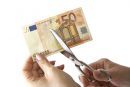 Νέα επώδυνα μέτρα: «Κουρεύουν»... εισοδήματα αντί για χρέος!