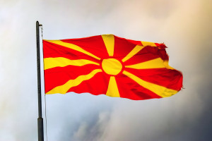 Νέα στρατηγική συνεργασία Βόρειας Μακεδονίας – Βρετανίας: Επενδύσεις, άμυνα και σαφές «όχι» σε κέντρα μεταναστών