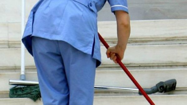Σε 24ωρη απεργία προχωρούν οι σχολικοί καθαριστές