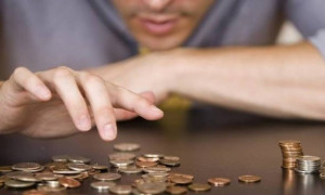 Έρευνα: Για 18 ημέρες αρκεί το μηνιάτικο-Ακόμα χειρότερo το 2023