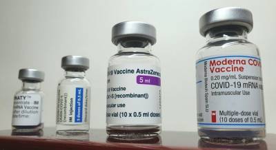 Τετραπλό «καμπανάκι» του ΕΜΑ για νέες παρενέργειες σε εγκεκριμένα εμβόλια
