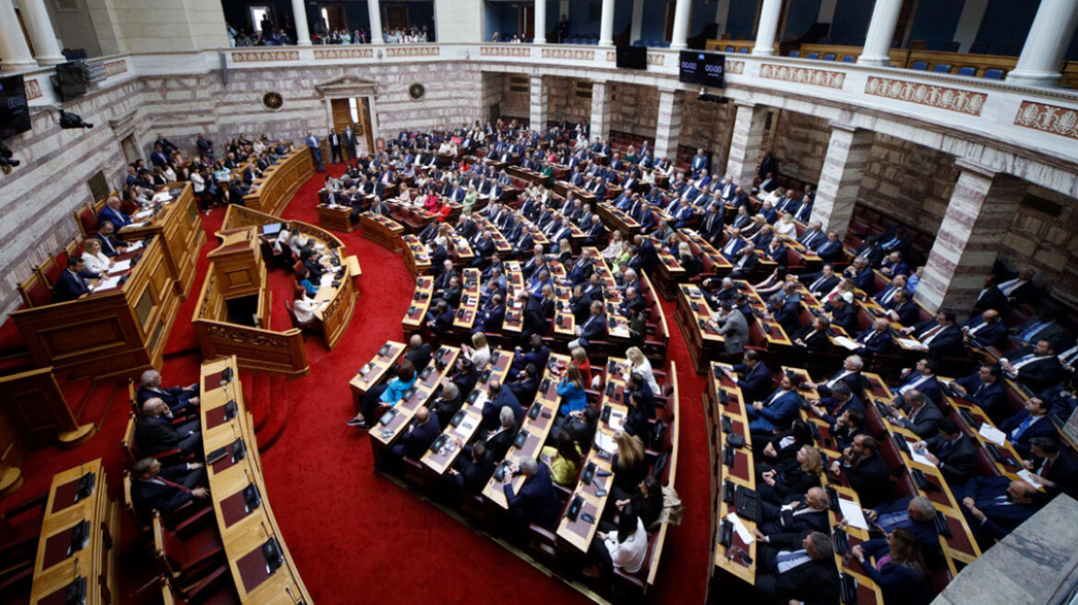 Πέρασε το νομοσχέδιο για τα ομόφυλα ζευγάρια: Οι... διαρροές