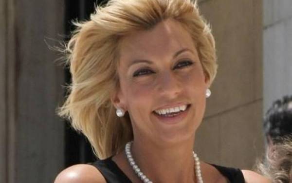 Ενας θάνατος, δύο Κατσαροί και η γκάφα της Αννας Καραμανλή
