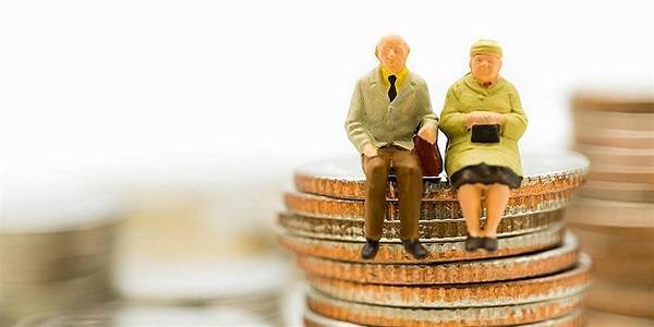 Αναδρομικά: Πότε πληρώνονται όσοι έχουν πάνω από 30 έτη ασφάλισης