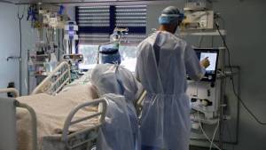 Στην αναμονή για μια ΜΕΘ 73 ασθενείς στην Ελλάδα