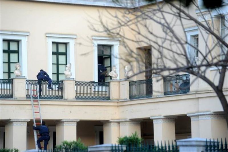 "Φωτιά" άναψε στον ΣΥΡΙΖΑ η επέμβαση στο ΕΚΠΑ
